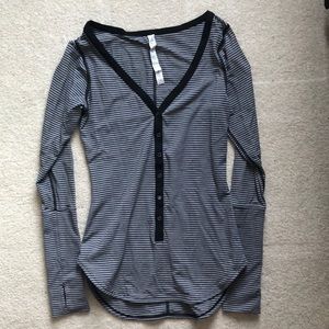 Black and grey striped lululemon top